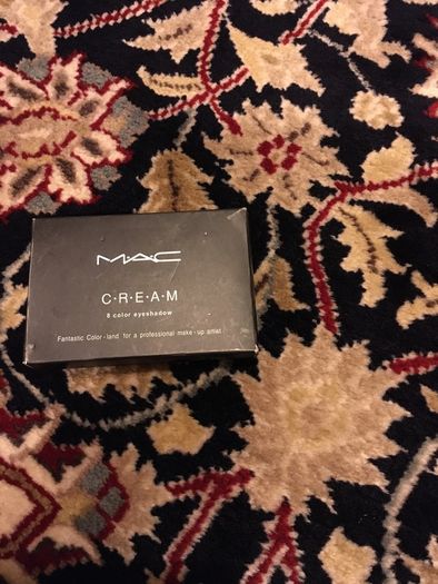 Genuine Mac 8 color Eyeshadow Palette