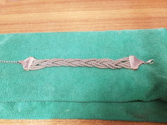 Elegant bracelet