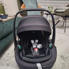 Maxi Cosi 360 pebble pro 2 and Familyfix 360 pro base