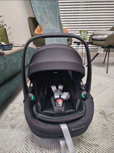 Maxi Cosi 360 pebble pro 2 and Familyfix 360 pro base