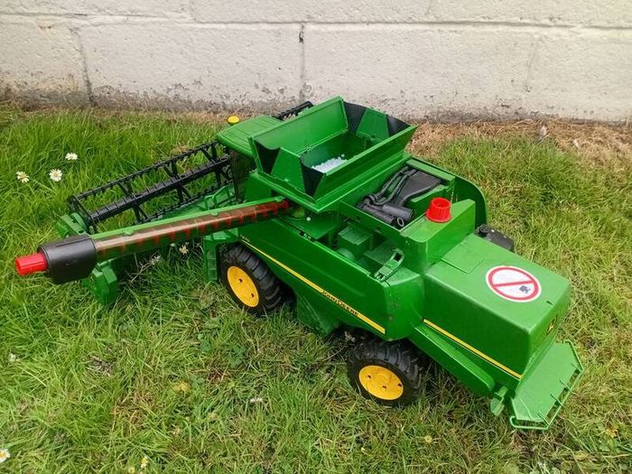 Bruder John Deere Combine Harvester