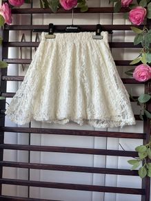 skirt size small Charlotte Russe cream lace skirt size 10