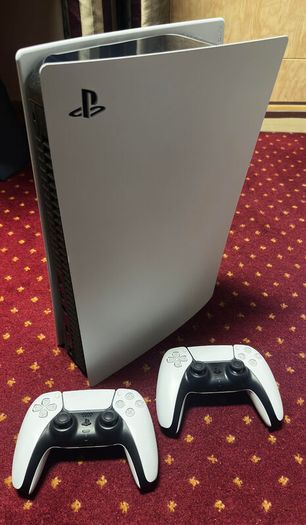 Boxed Playstation 5 PS5 - Disc Edition - 825GB with 2 Controllers, Controller Charger, Headset & Games