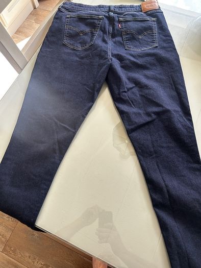 Levis High Rise Jeans