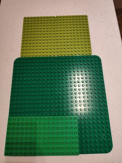 250 pieces of lego duplo