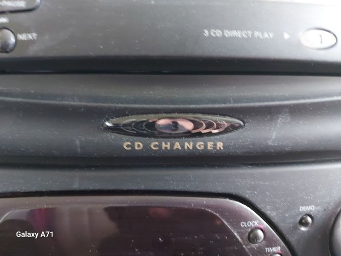 Philips Music HiFi System, Model FW355C, 3 CD, Dual Tape and Radio, in very good condition