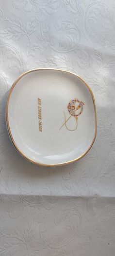 Aer lingus ,arklow ashtray change tray ,hard to come by ,collectors item, arklow ,condition good, sold as seen.