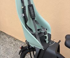 Seat for child (back of bike)