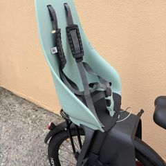 Seat for child (back of bike)