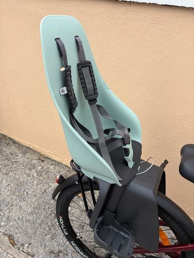 Seat for child (back of bike)