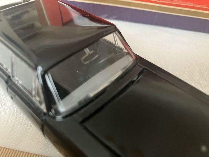 ZIL 117. Russian limousine. 1:43, boxed. Near mint condition. Rare.