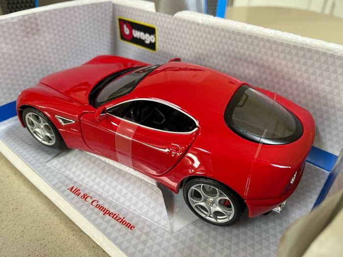 Alfa Romeo 8C Competizione 1/18 Burago Rare