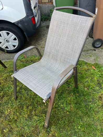 garden table and chairs