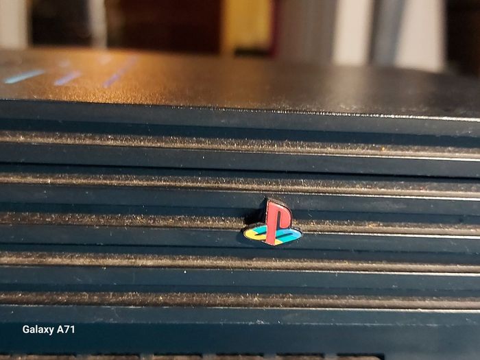 Playstation 2 Model SCPH-30003 R, Powers on and off, Opens and closes disk tray, Comes with power lead only