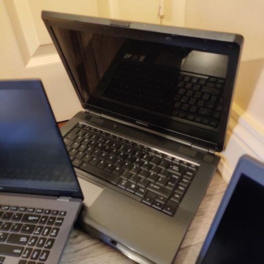 10 Laptops - for parts only