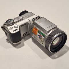 Sony Cyber-shot DSC-F717 5.0MP Digital Camera with Carl Zeiss Vario-Sonnar Lens 3 Months Warranty
