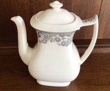 Vintage Spode Delamare pattern stunning coffee pot