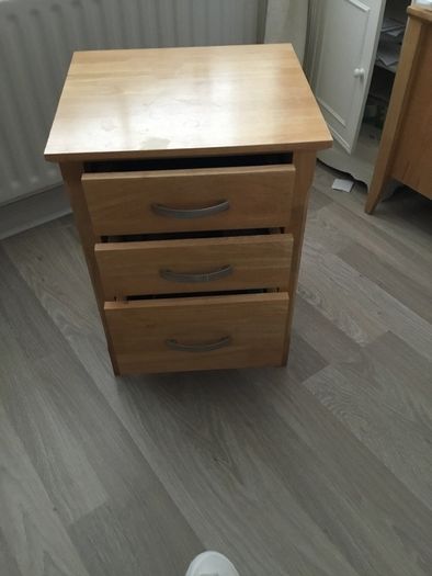 Bed side lockers