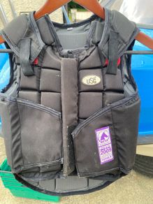 Horse riding body and shoulder protector