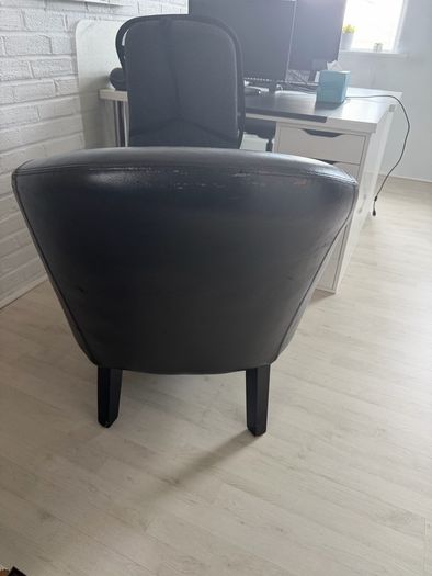 2 leather arm chairs