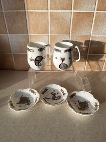 Royal Tara "Book of Kells Design 2 Mugs &; 3 Shell shaped Dishes