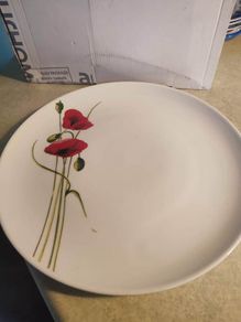 MND Poppy Dinner Plate Ideal for Practical Everyday Use.