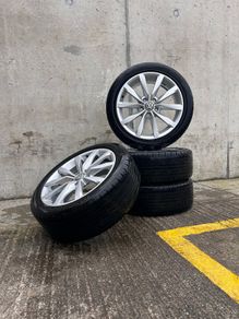 Genuine Volkswagen 17" Alloys & Tyres - Bridgestone