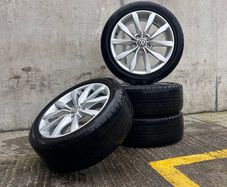 Genuine Volkswagen 17" Alloys & Tyres - Bridgestone