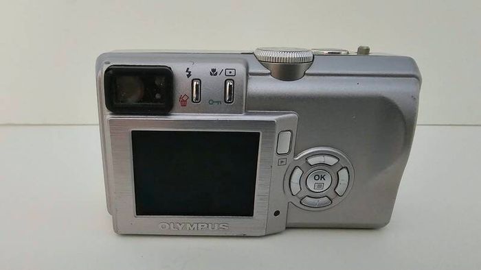 Olympus C-60 Camera