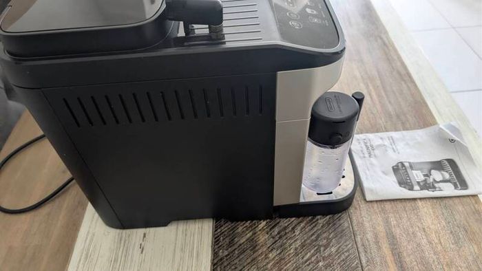 Delonghi Magnifica Evo coffee machine