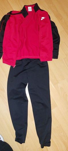 Boys red and black Nike Tracksuit. size m/137-147cm