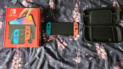 Nintendo Switch OLED + Portable Carry Case