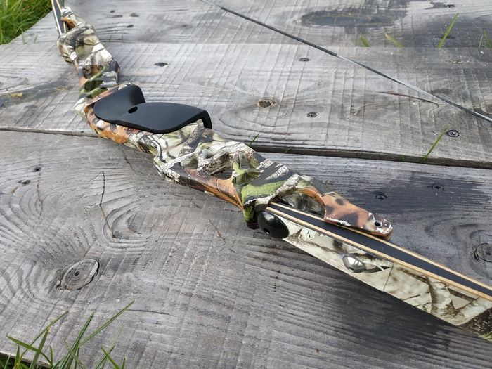 Archery Bow, 64" Recurve, ILF Limbs (30, 40, 50 lbs), +3x carbon arrows