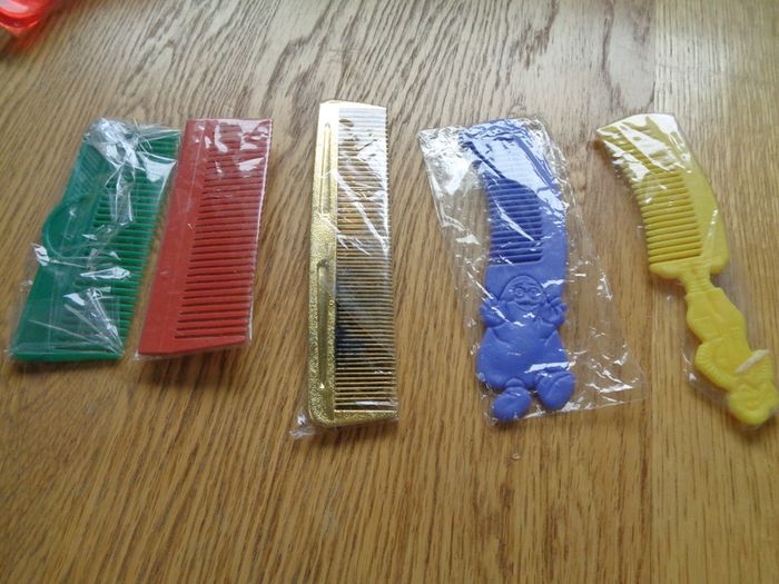 Hair Combs  x 6 for Sale