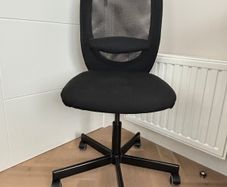Office chair in black