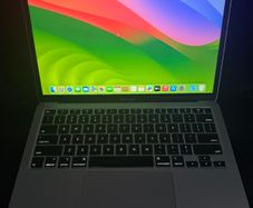 MacBook Air 13" 2020 i5/16GB/256SSD/322c