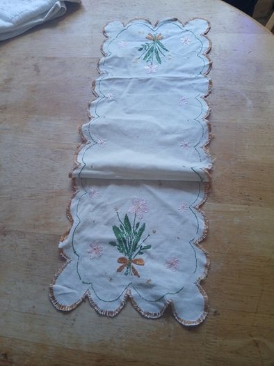 Vintage  Embroidered Settee Runner4