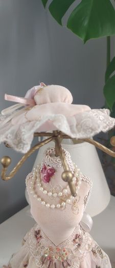 elegant lady style jewellery holder like new