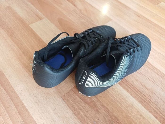 Soccer shoes