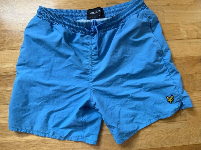 Lyle and Scott Shorts medium