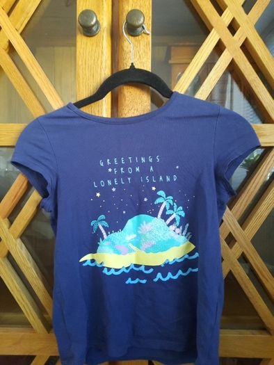Tshirt girls size 8-9 years