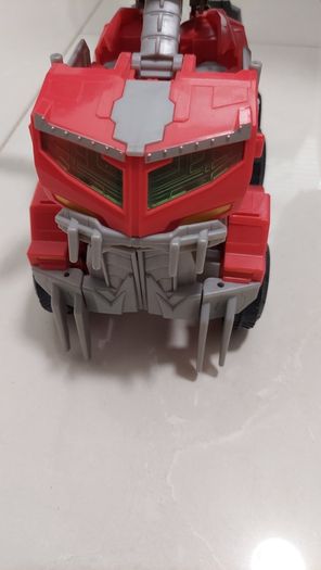 Transformer / toy / optimus prime
