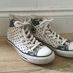 Converse LIMITED EDITION dot White and Black released in 2006