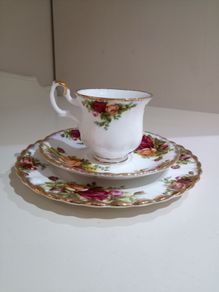 Espresso Trio /Set Royal Albert Old Country Roses Bone China