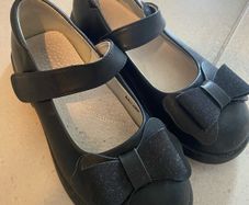 Girls shoes size 31 (UK 11-12) like new