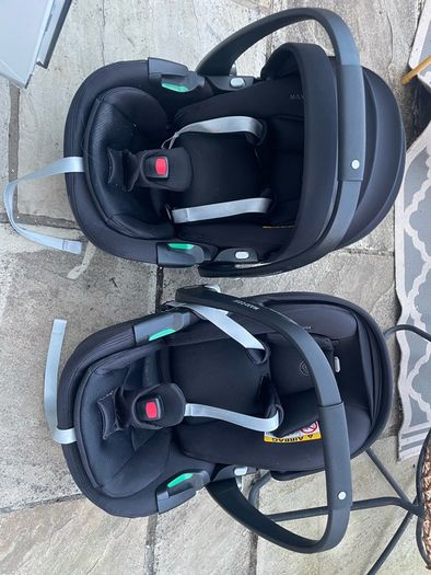 Maxi Cosi 360 Pebble Car Seat & Isofix base x 2
