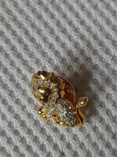 Ballou Lion pin brooch