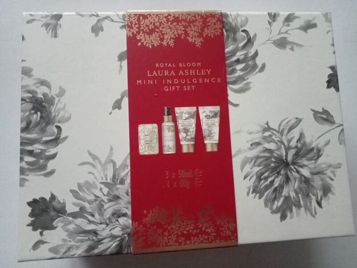 Laura Ashley Royal Bloom Set