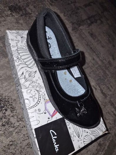 girls clarks shoes size in picture