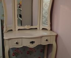 Dressing table with triple mirror and matching chair